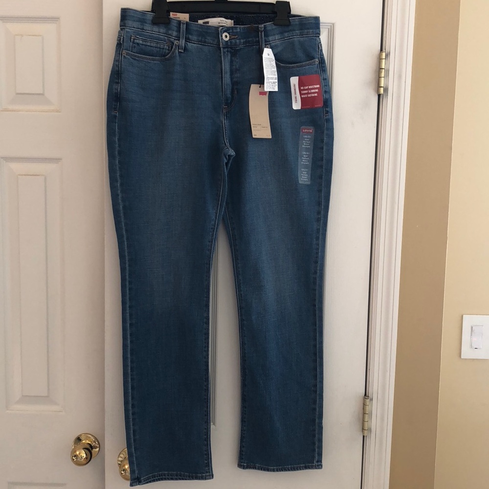 Levi’s Straight leg figure enhancer jeans